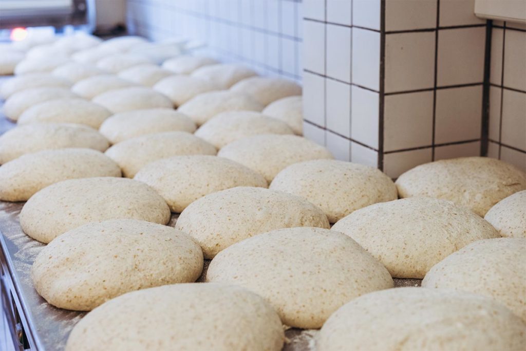 Bäckerei - Dornwiesenhof in Fichtenberg-Mittelrot / Ferienwohnung - Bäckerei - Hofladen - Eis - Schnapsbrennerei - Events