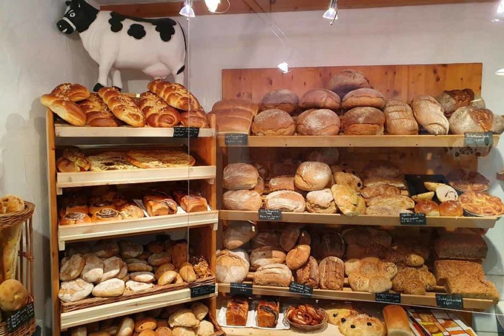 Bäckerei - Dornwiesenhof in Fichtenberg-Mittelrot / Ferienwohnung - Bäckerei - Hofladen - Eis - Schnapsbrennerei - Events