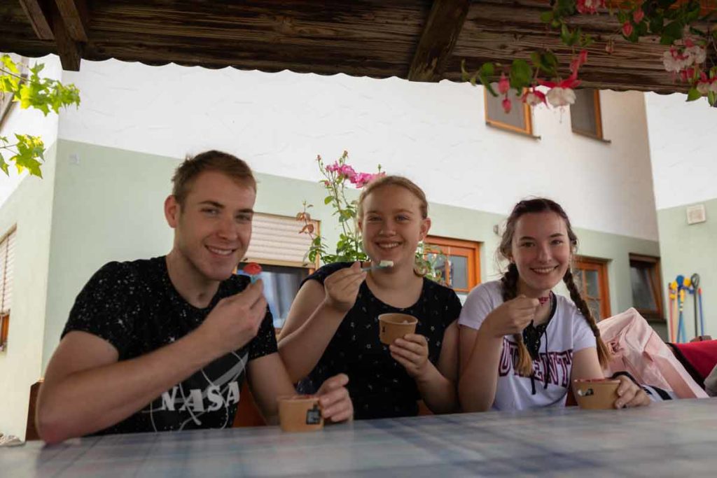 Dornwiesenhof in Fichtenberg-Mittelrot / Ferienwohnung - Bäckerei - Hofladen - Eis - Schnapsbrennerei - Events